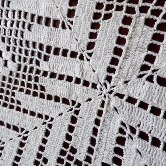 VTG 1930-40's Handmade Crochet White Bedspread Coverlet or tablecloth 82"x 98" - Picture 5 of 11